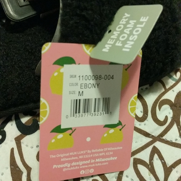 Muk Luks Slippers size medium (7-8) - Picture 4 of 4